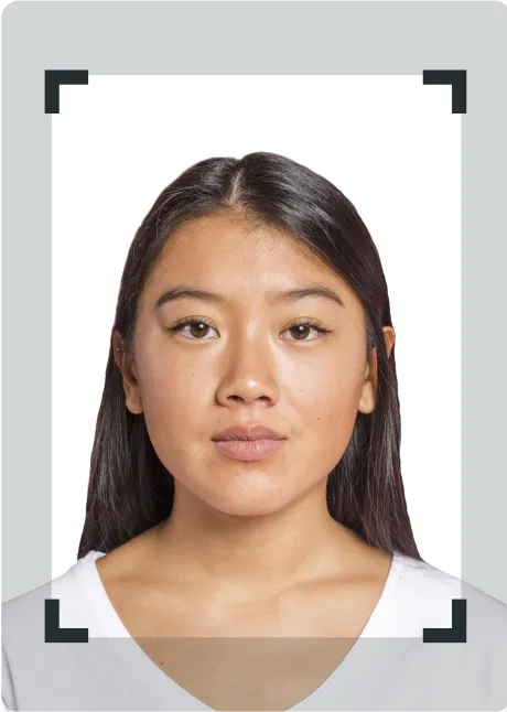 crops the photo to make the perfect passport photo online